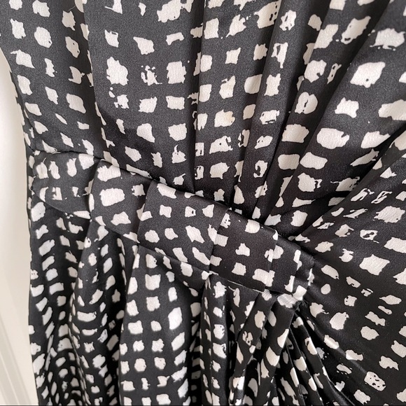 Theme Asymmetrical Sleeveless Dress - size M - Picture 4 of 9